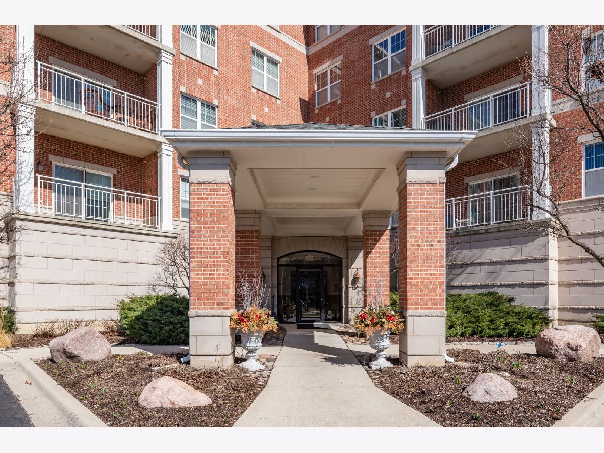  For Sale Northbrook Illinois, 153 Pointe Drive