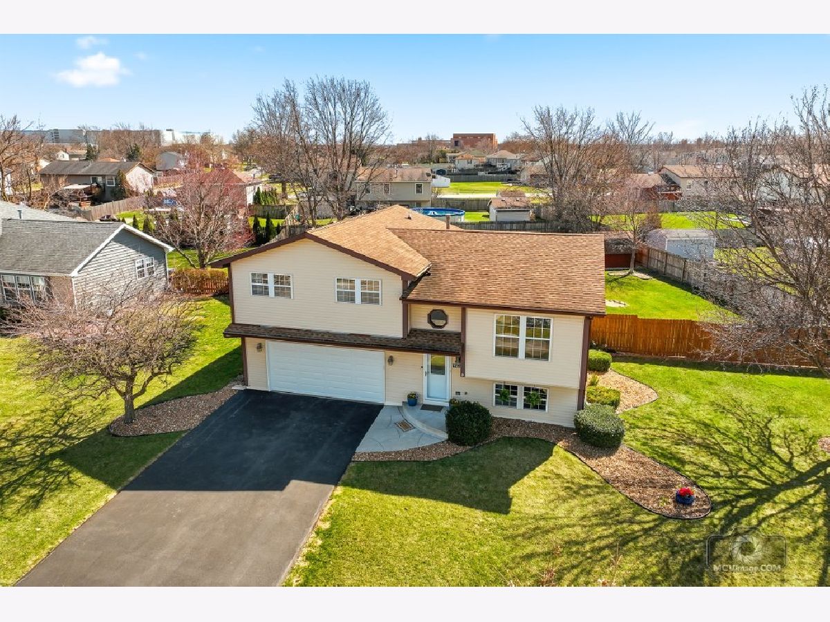 Homes & Townhomes & Condos For Sale Frankfort Square Frankfort Illinois, 7415 Braemar Lane