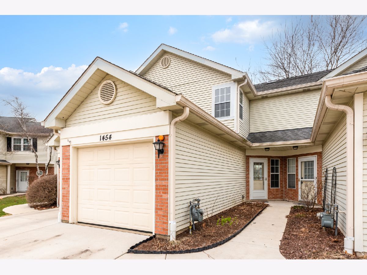 Townhomes & Condos & Homes For Rent Glendale Lakes Glendale Heights Illinois, 1454 Eagle