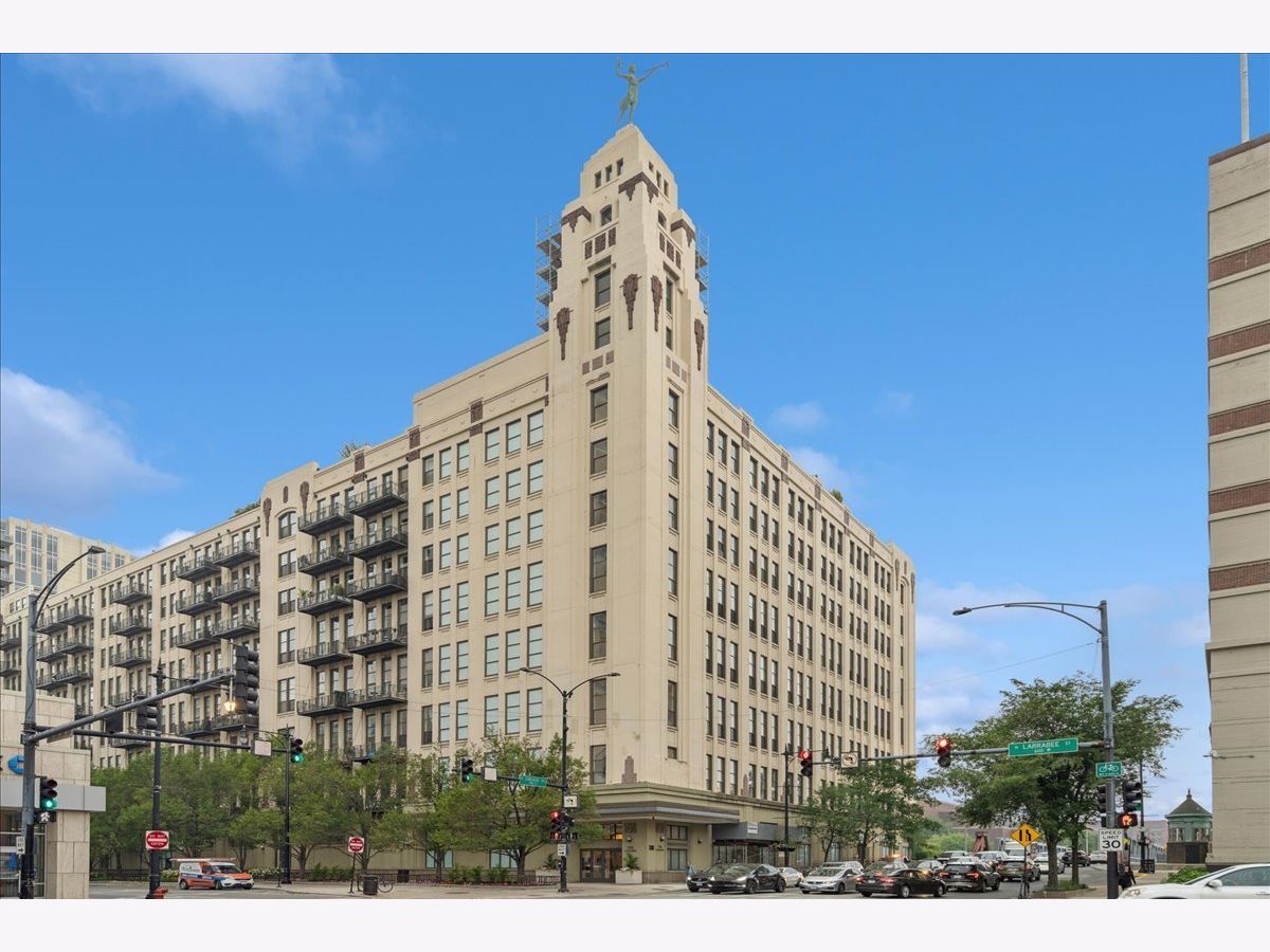 Condominiums For Rent One River Place Chicago Illinois, 758 Larrabee