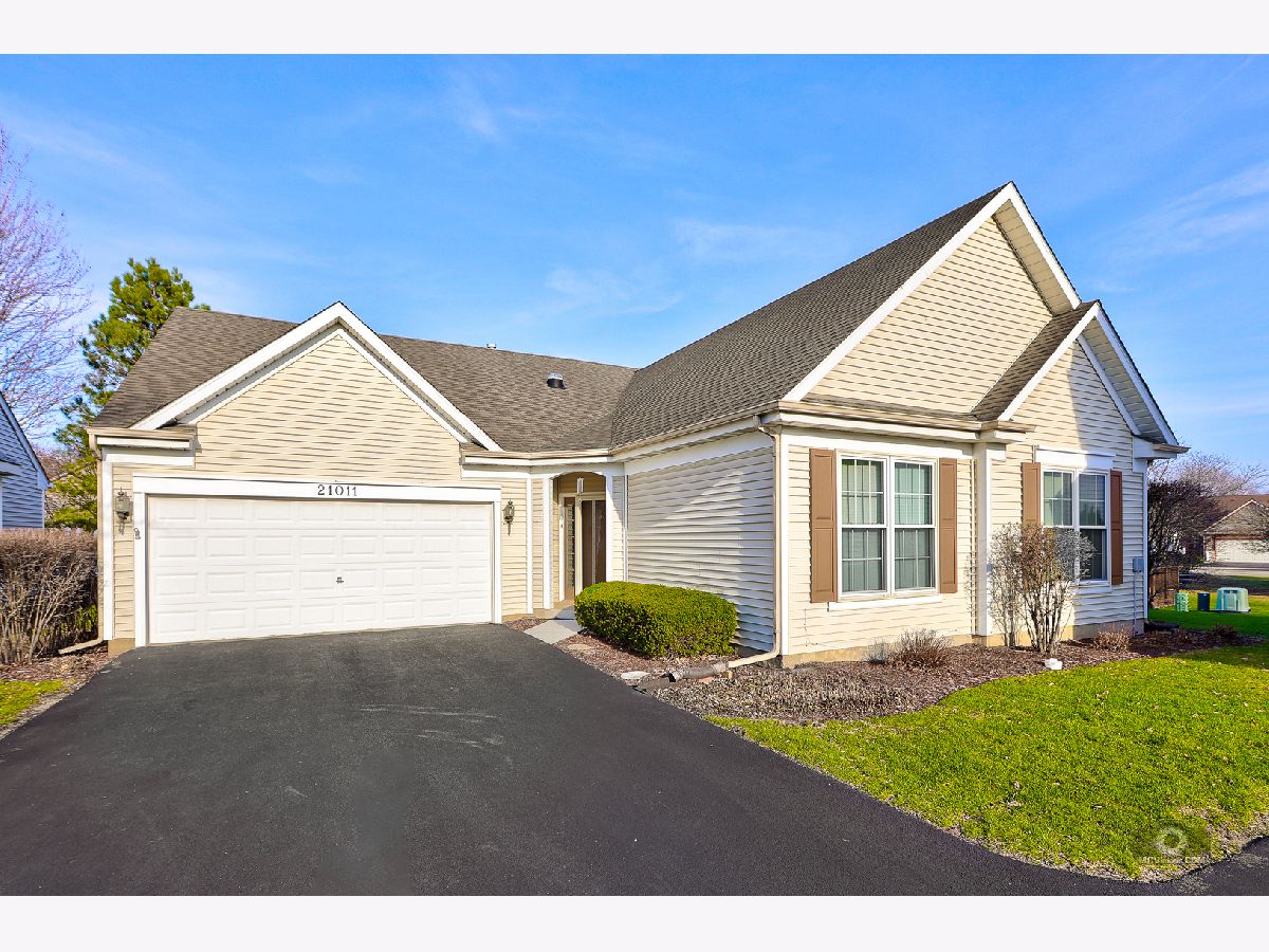 Townhomes & Condos & Homes For Sale Carillon Plainfield Illinois, 21011 Torrey Pines Court