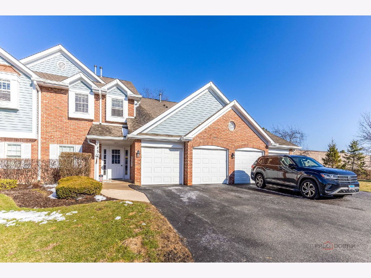 Townhomes & Condos For Sale Heatherwood Schaumburg Illinois, 225 Winnsboro Court
