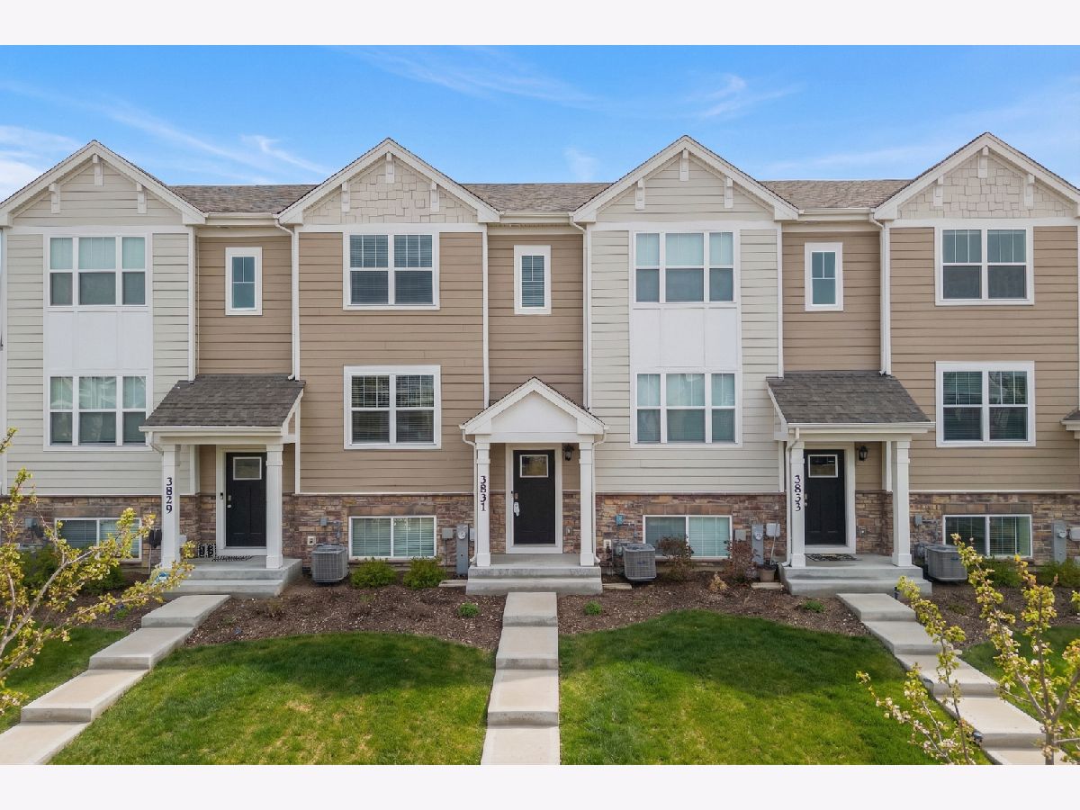 Homes & Townhomes For Rent Tall Oaks Elgin Illinois, 3831 Currant