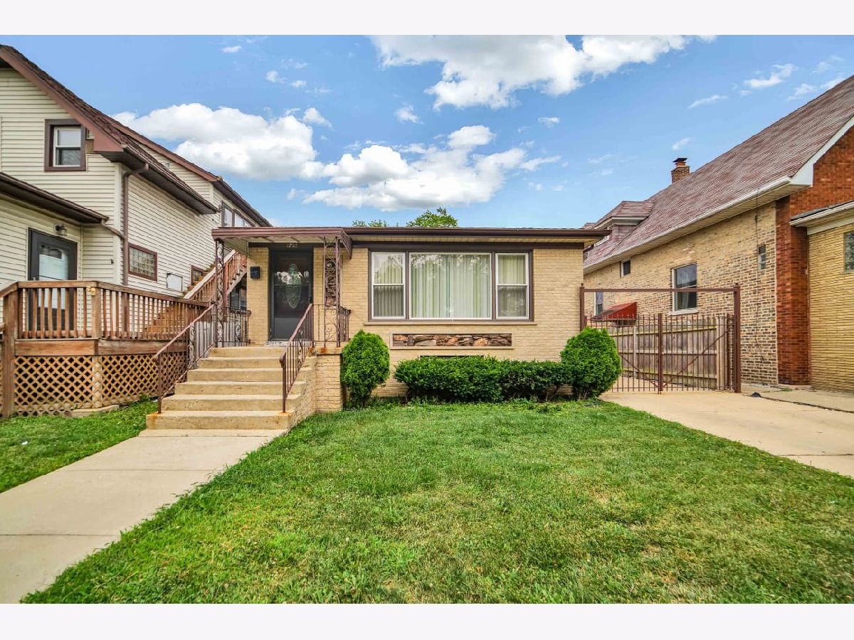 For Sale Chicago Illinois, 2725 Oak Park Avenue