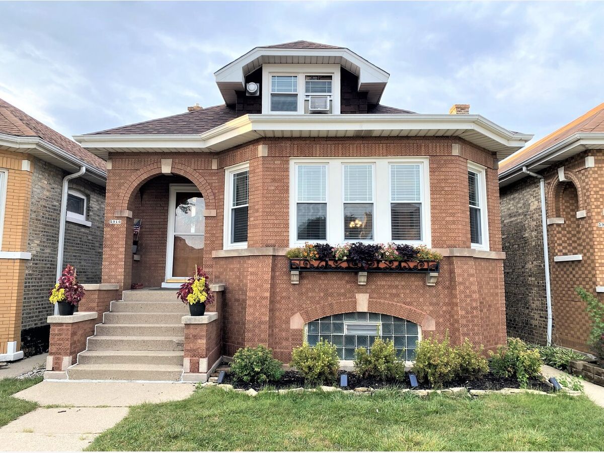  Rented Chicago Illinois, 5916 Cornelia