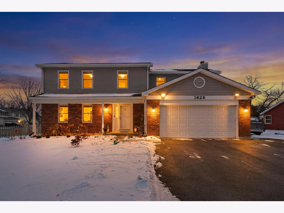  For Sale Algonquin Illinois, 1625 Powder Horn Drive