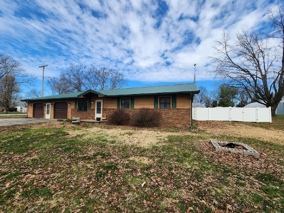  For Sale Benton Illinois, 17001 Lowry Avenue