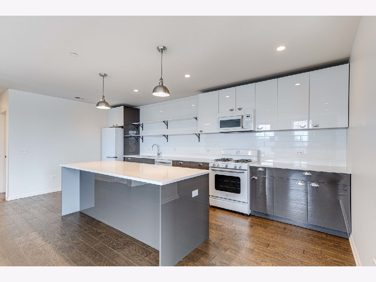  Rented Libertyville Illinois, 115 Lake