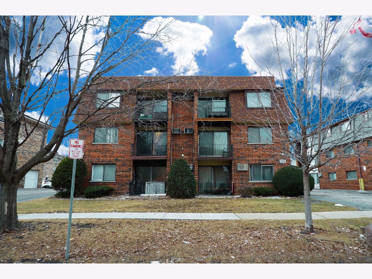  For Sale Chicago Ridge Illinois, 9832 Nottingham Avenue