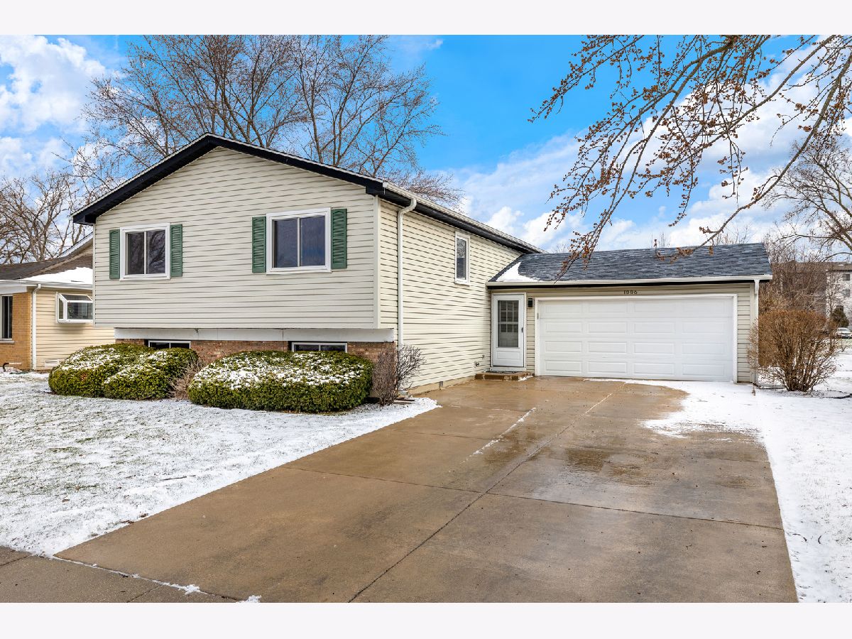 Homes For Sale Foxworth Lombard Illinois, 1006 Foxworth Boulevard