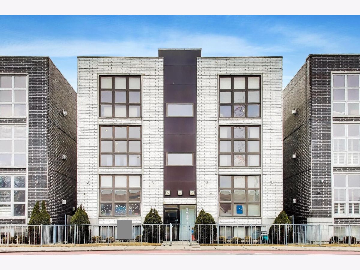  For Sale Chicago Illinois, 2435 Belmont Avenue