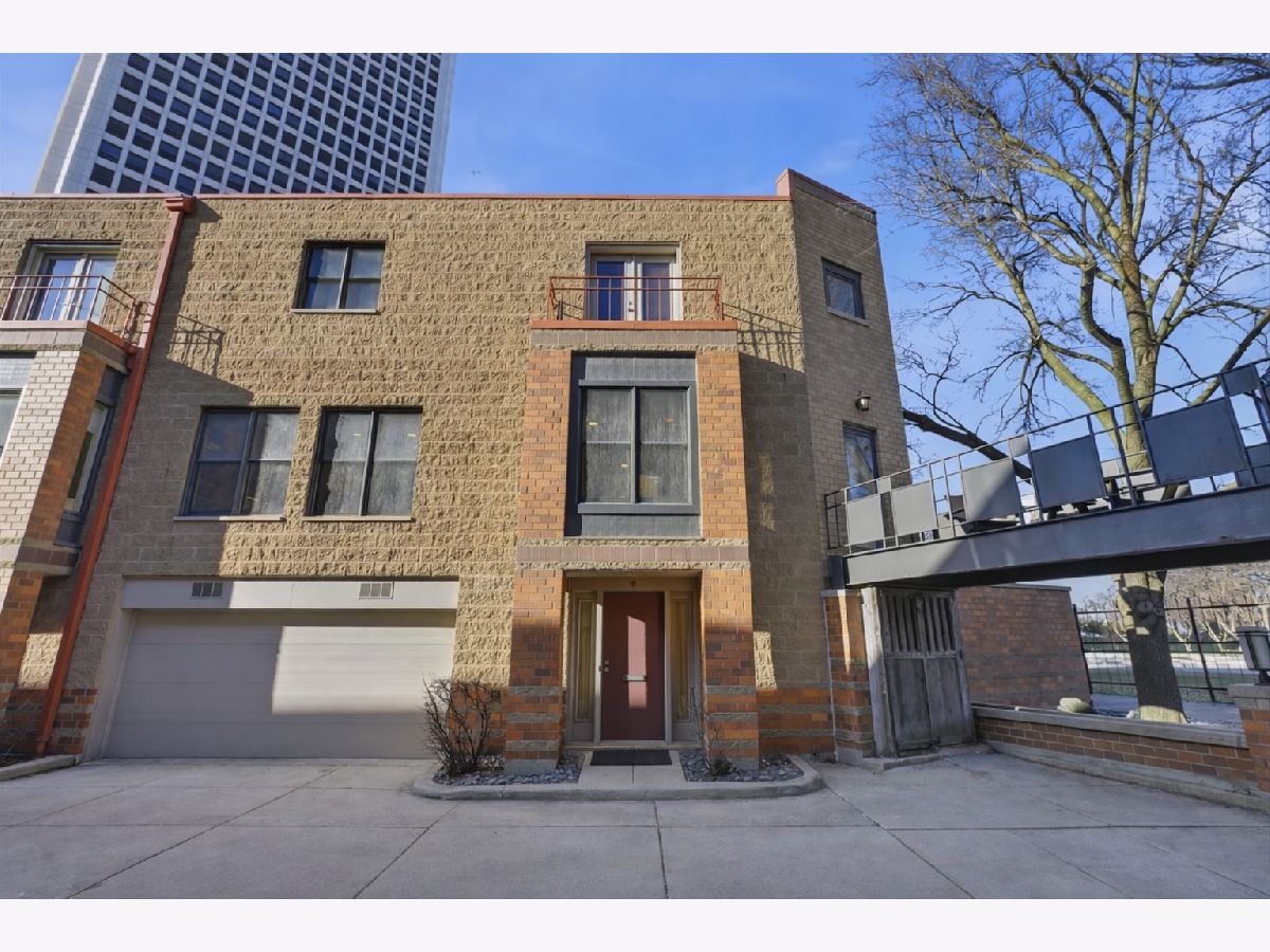  For Sale Chicago Illinois, 950 Berwyn Avenue