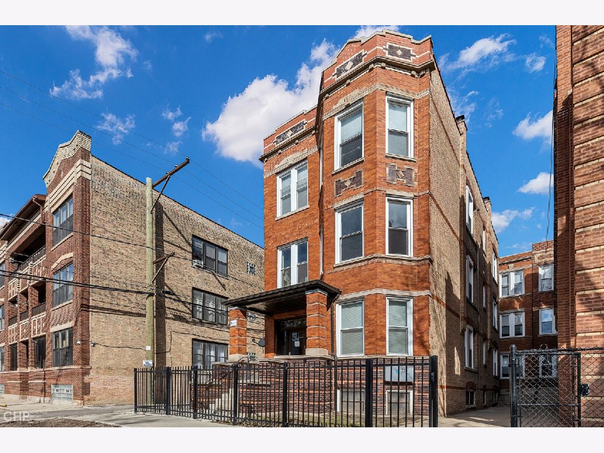 Condos & Townhomes & Homes For Rent Ukrainian Village Chicago Illinois, 2346 Thomas