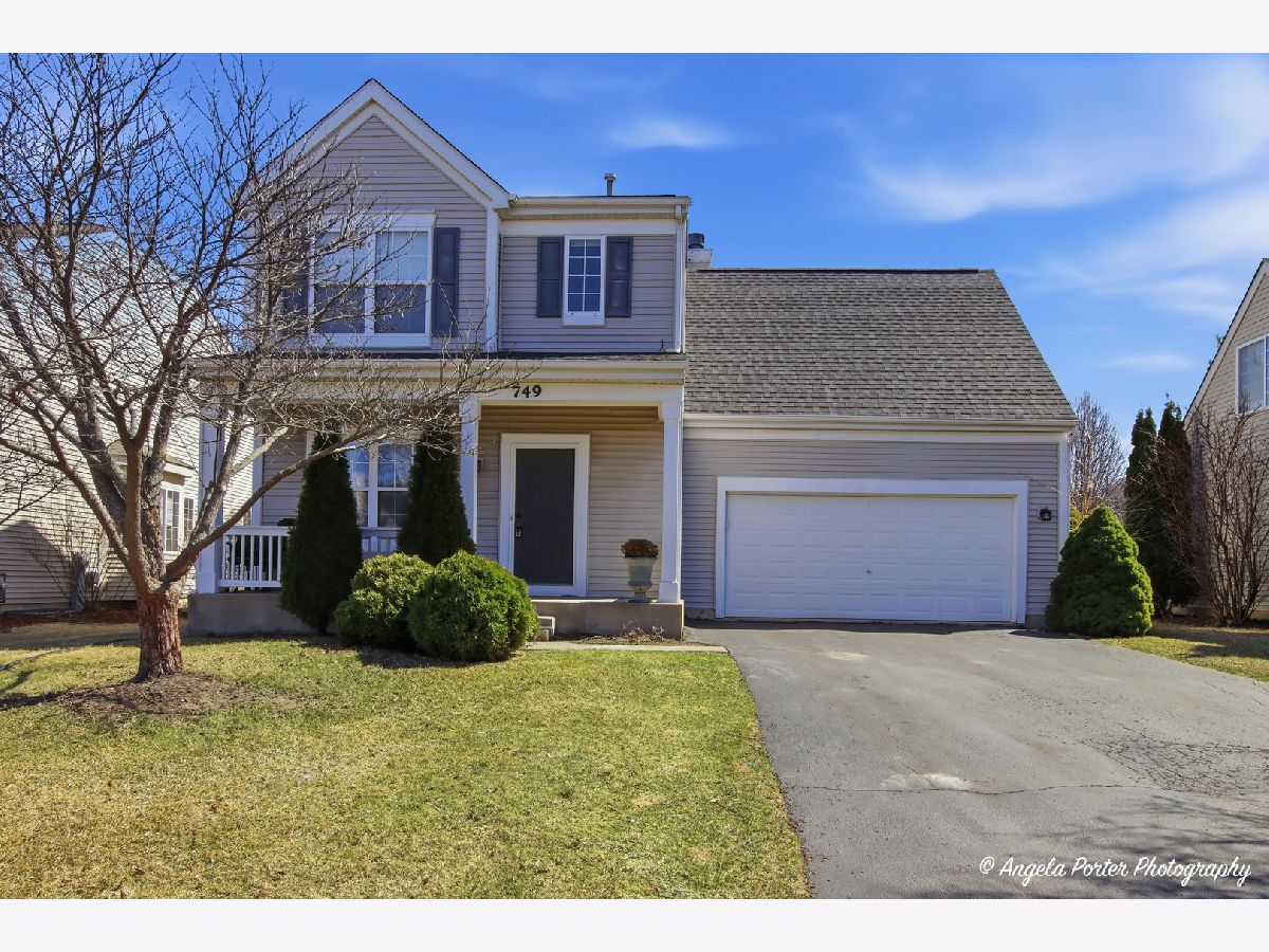 Homes & Townhomes & Condos Rented Madrona Village Round Lake Illinois, 749 Parkside