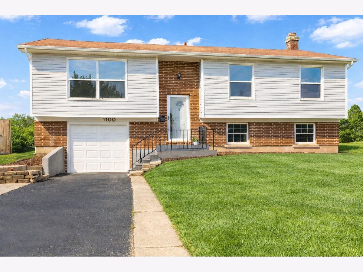  For Sale Lake Zurich Illinois, 1100 Millbrook Drive