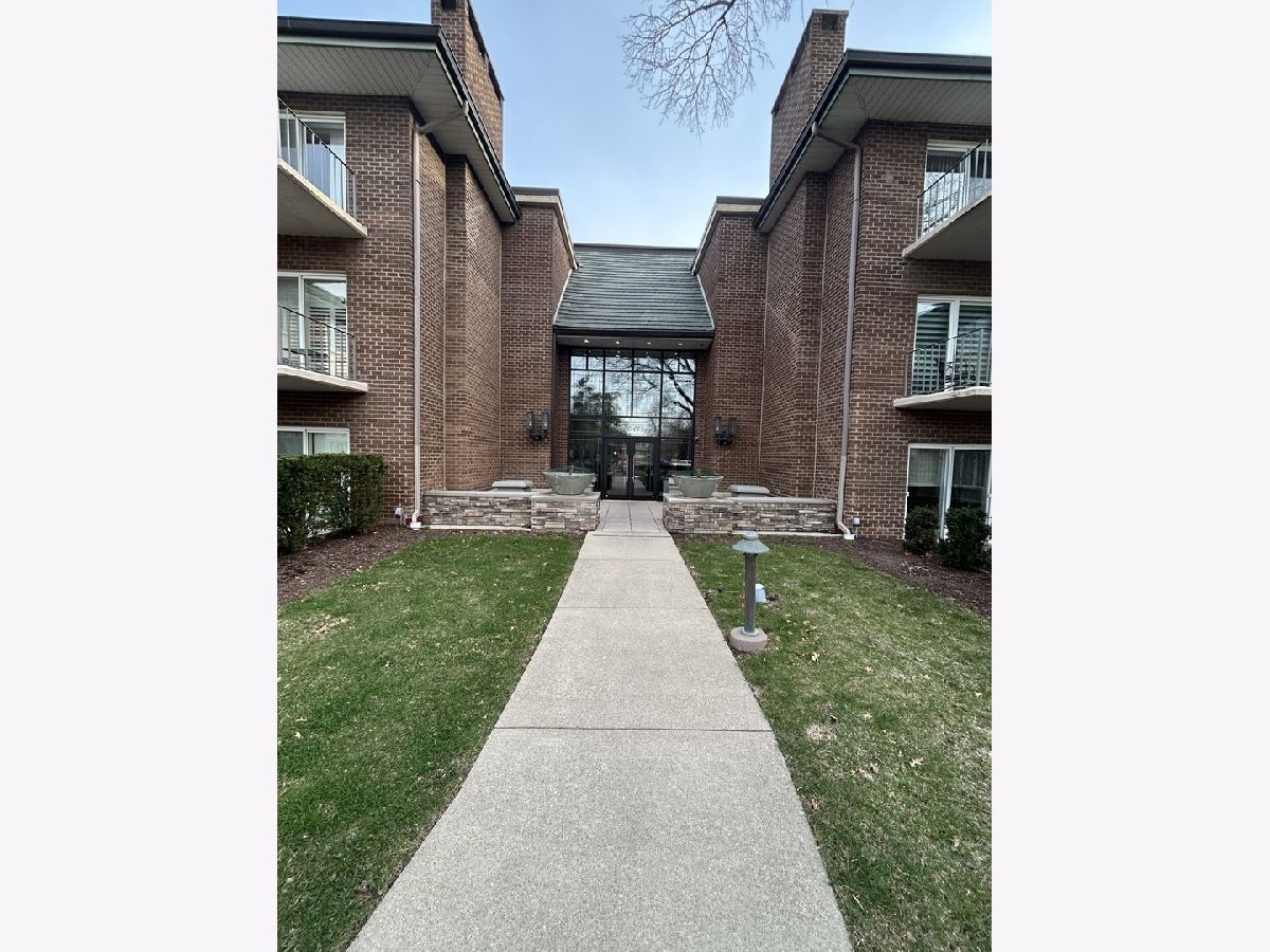  For Sale Oak Brook Illinois, 4 Oak Brook Club Drive