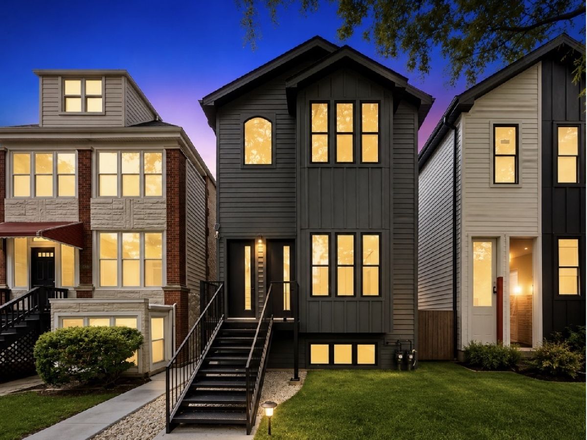  For Sale Chicago Illinois, 3644 Cornelia Avenue