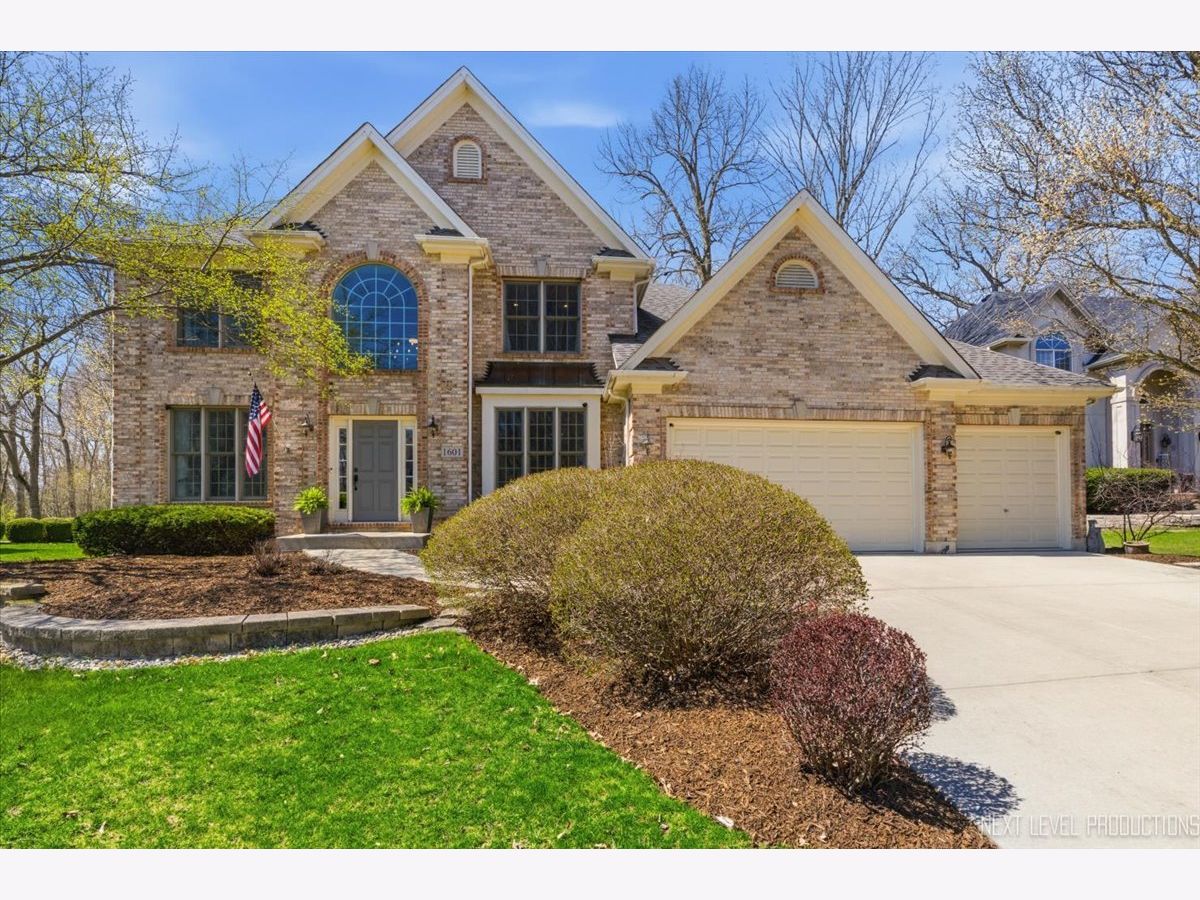 Homes & Townhomes For Sale Kingswood St Charles Illinois, 1601 King Edward Avenue