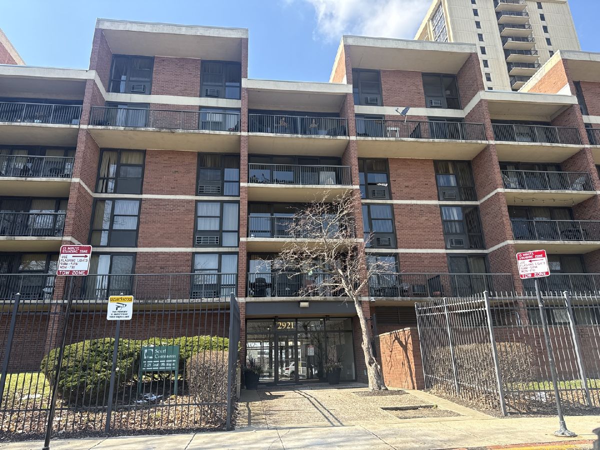  For Sale Chicago Illinois, 2921 Michigan Avenue