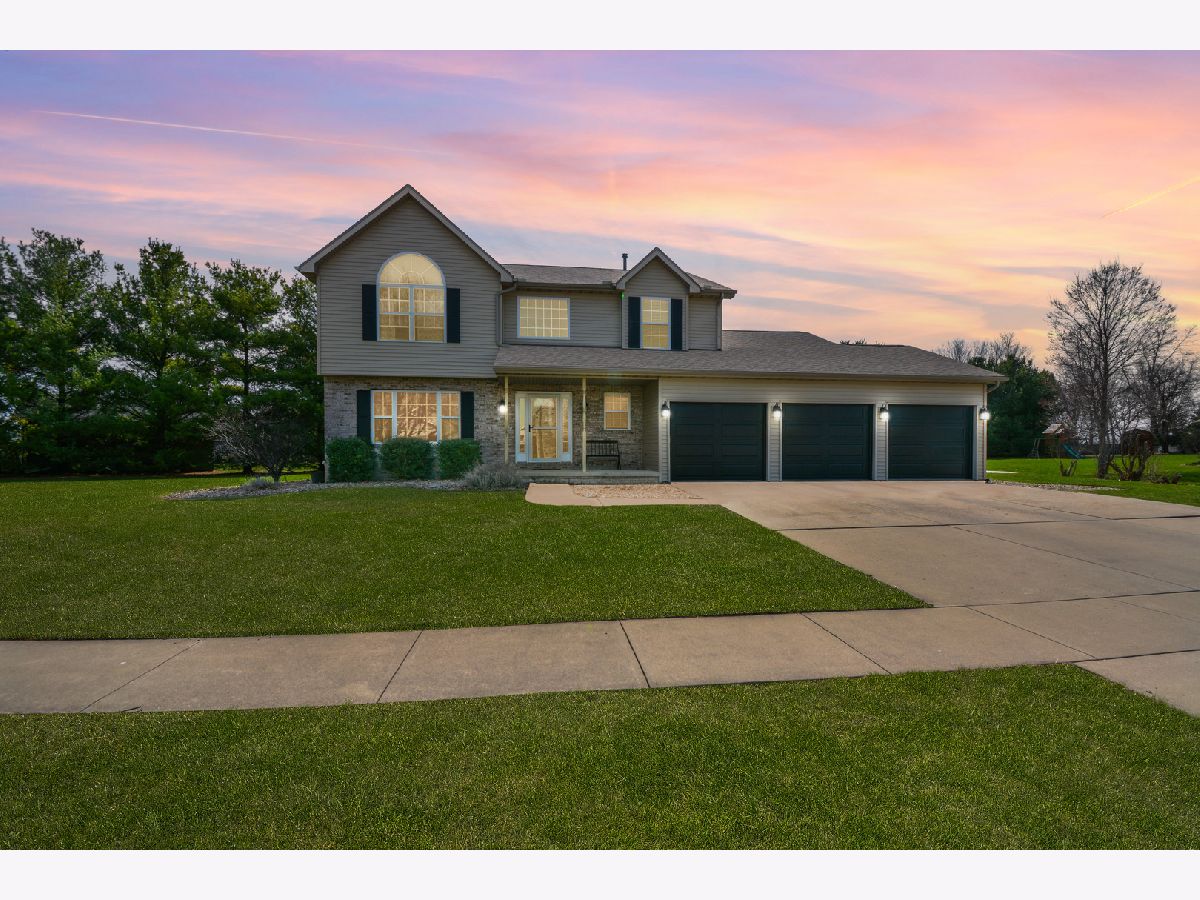  For Sale Hudson Illinois, 104 Hunter Court