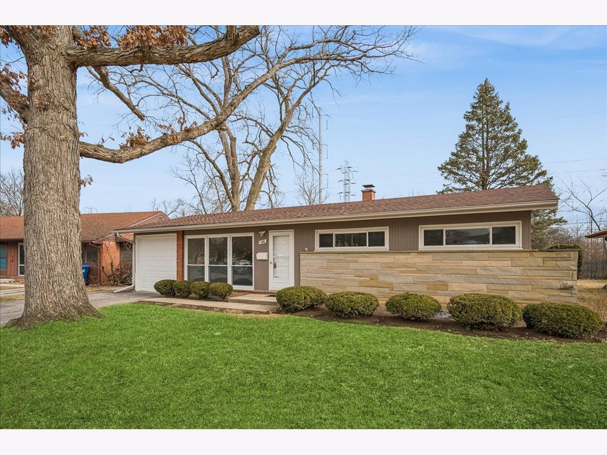  Rented Northbrook Illinois, 1001 Longaker