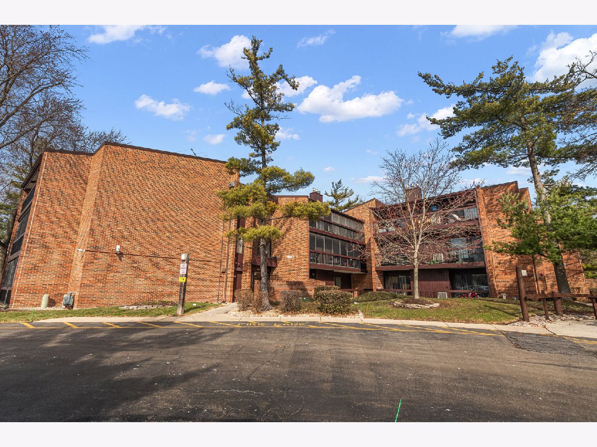 Condominiums For Sale Scarborough Fare Oak Forest Illinois, 14501 Central Court