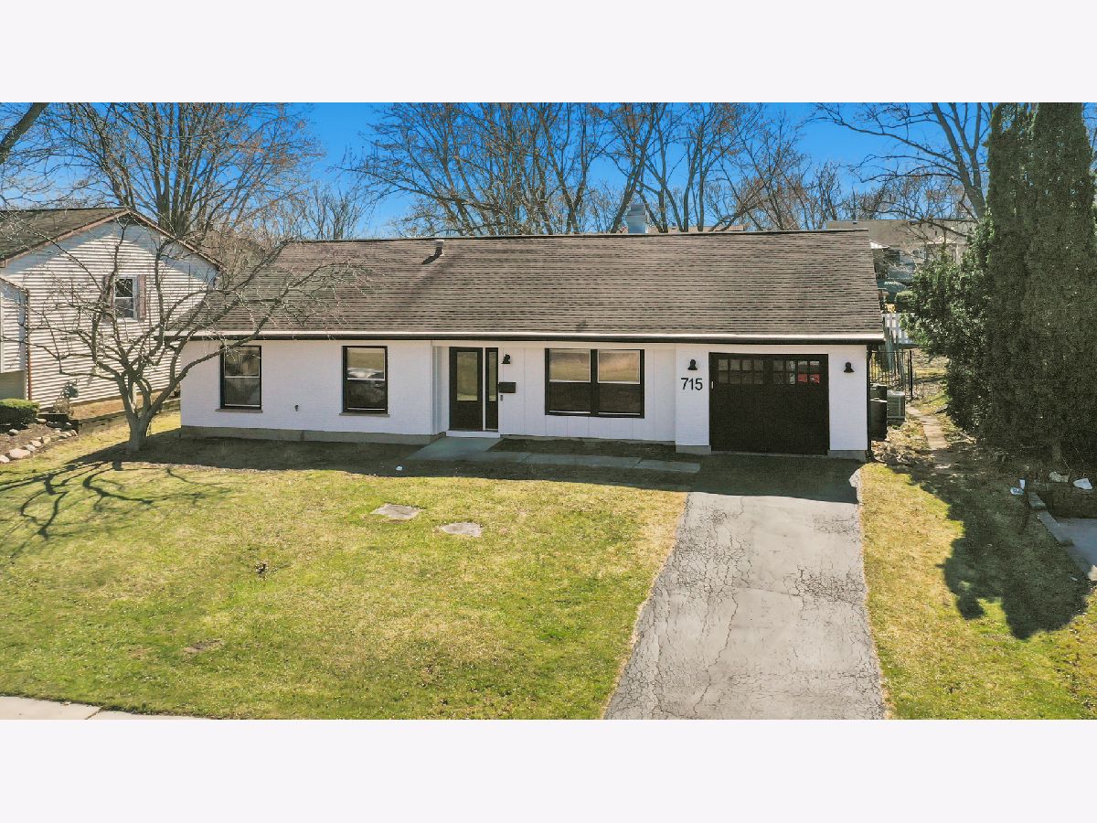  For Sale Lake Zurich Illinois, 715 Surryse Road