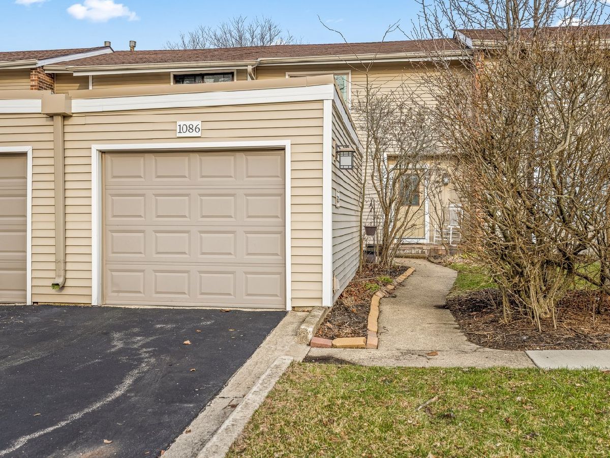  For Sale Aurora Illinois, 1086 Cascade Drive