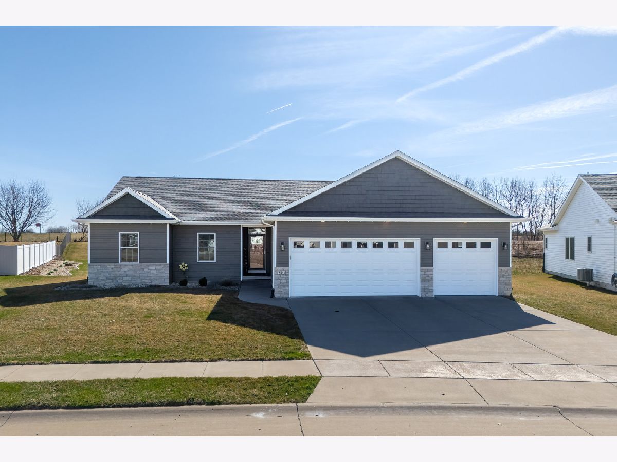  For Sale Blue Grass Iowa, 761 Sweet Wood Lane