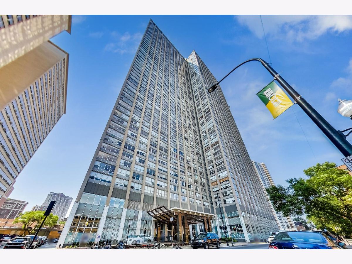 Condominiums Rented Park Place Tower Chicago Illinois, 655 Irving Park