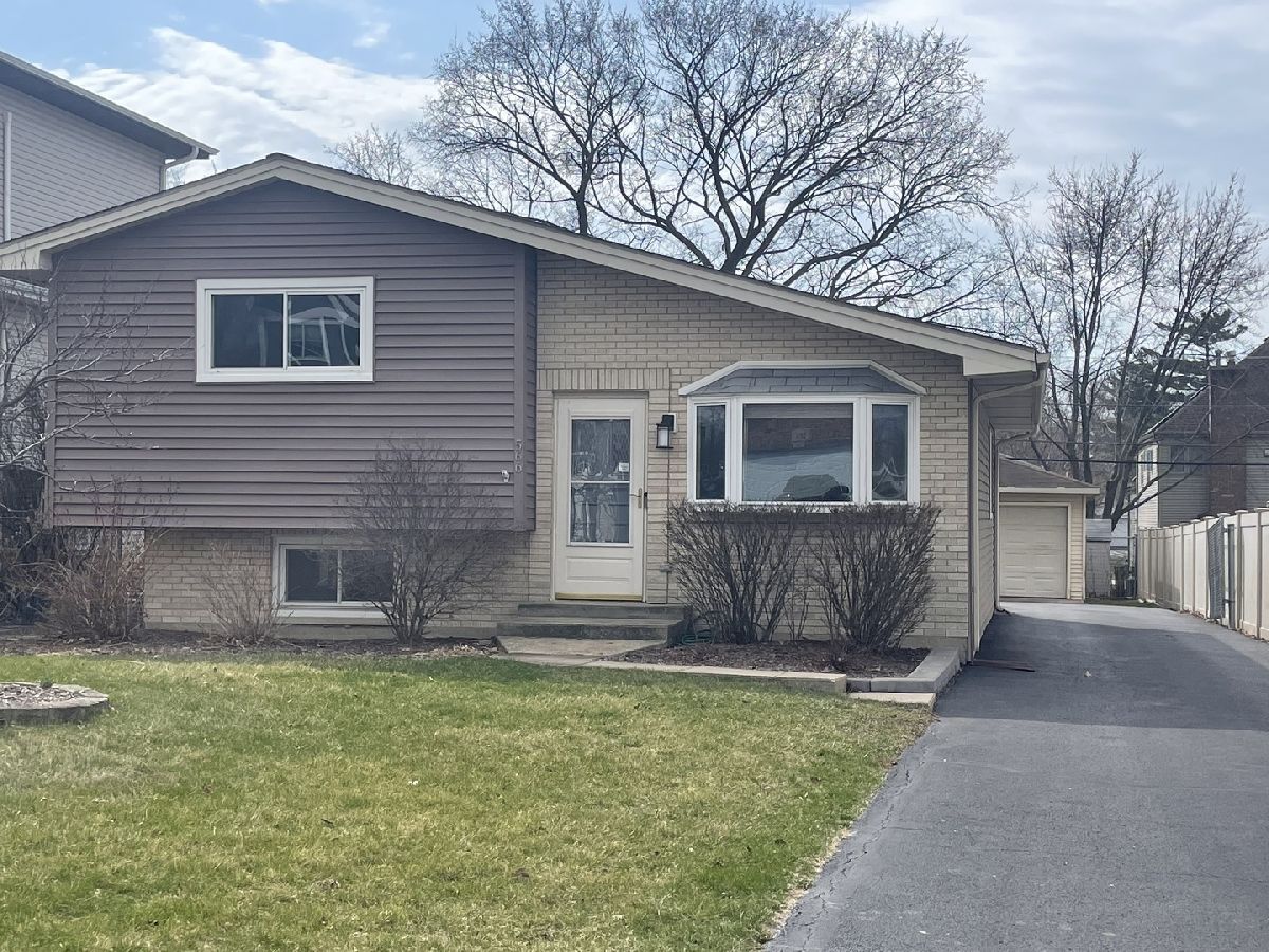  Rented Elmhurst Illinois, 566 Comstock