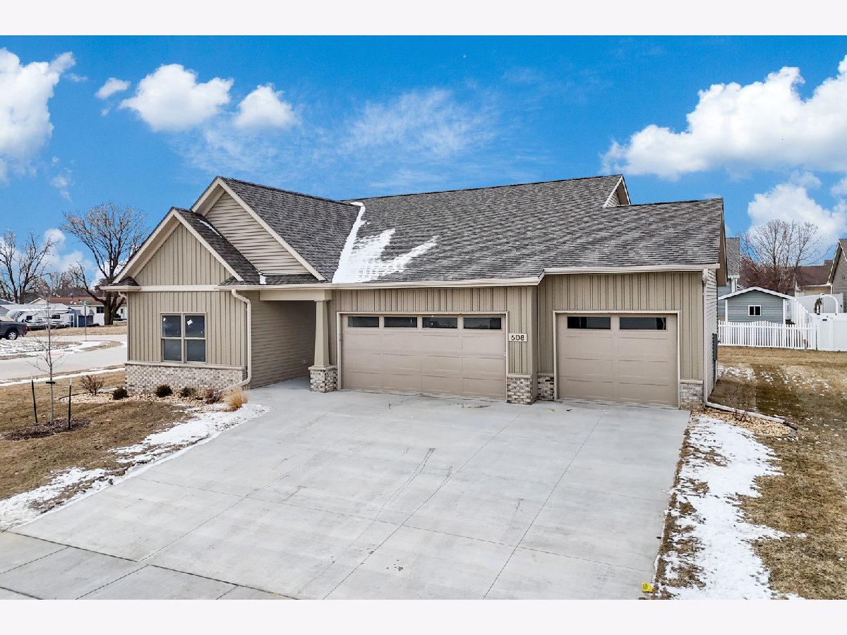  For Sale Blue Grass Iowa, 608 Kevin Road