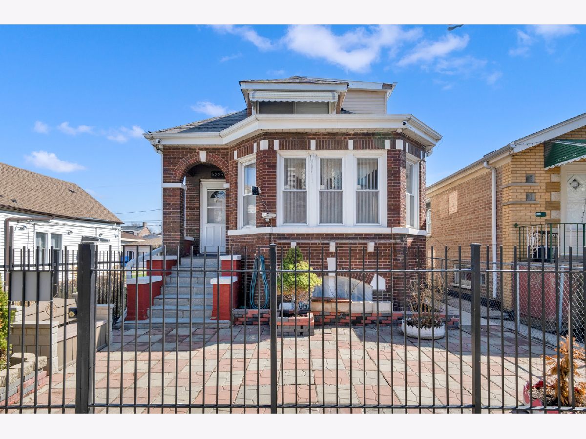  For Sale Chicago Illinois, 5235 Sawyer Avenue