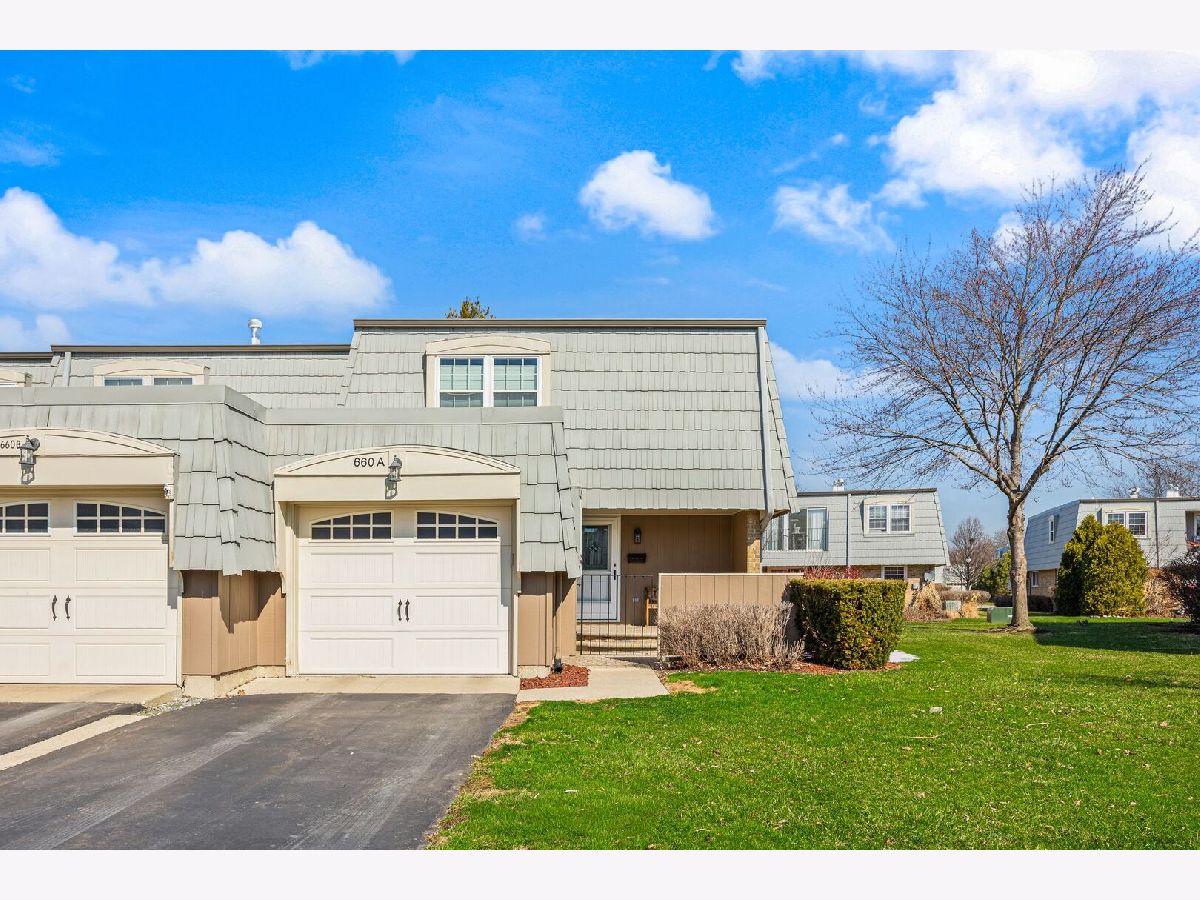 Townhomes & Condos & Homes For Sale Elk Grove Estates Elk Grove Village Illinois, 660 Versailles Court