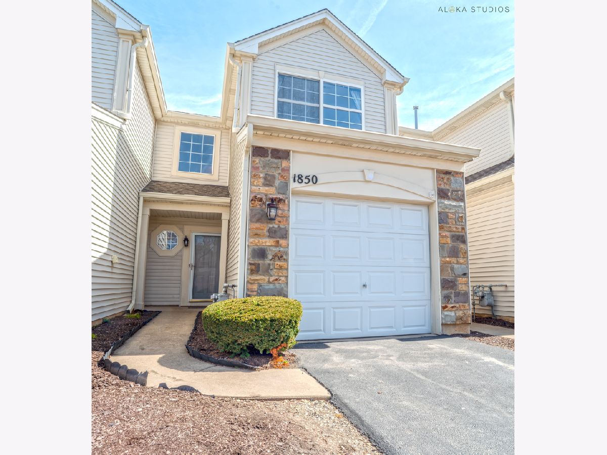  For Sale Aurora Illinois, 1850 Wisteria Drive