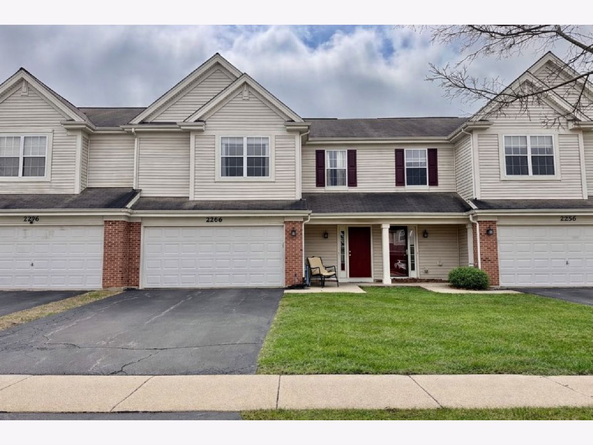  For Rent Lake In The Hills Illinois, 2266 Pembridge