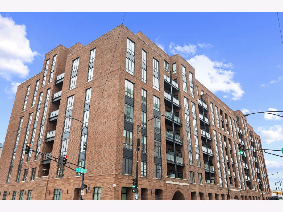  For Sale Chicago Illinois, 305 Racine Avenue