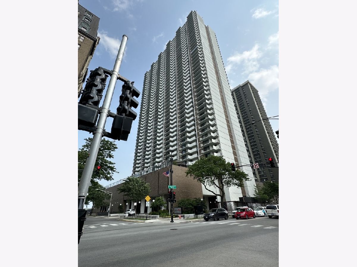  For Sale Chicago Illinois, 6033 Sheridan Road