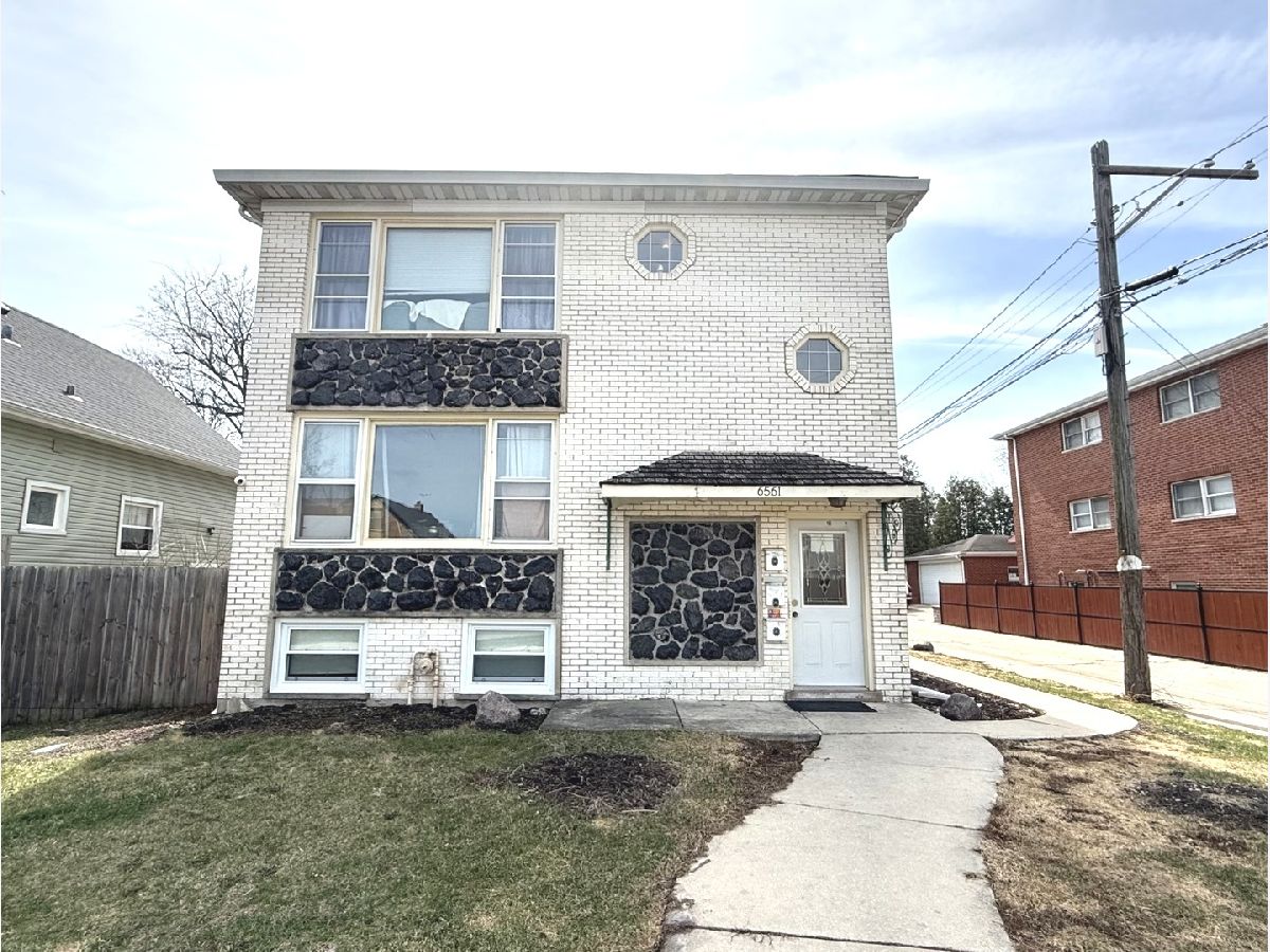  For Sale Chicago Illinois, 6561 Cornelia Avenue