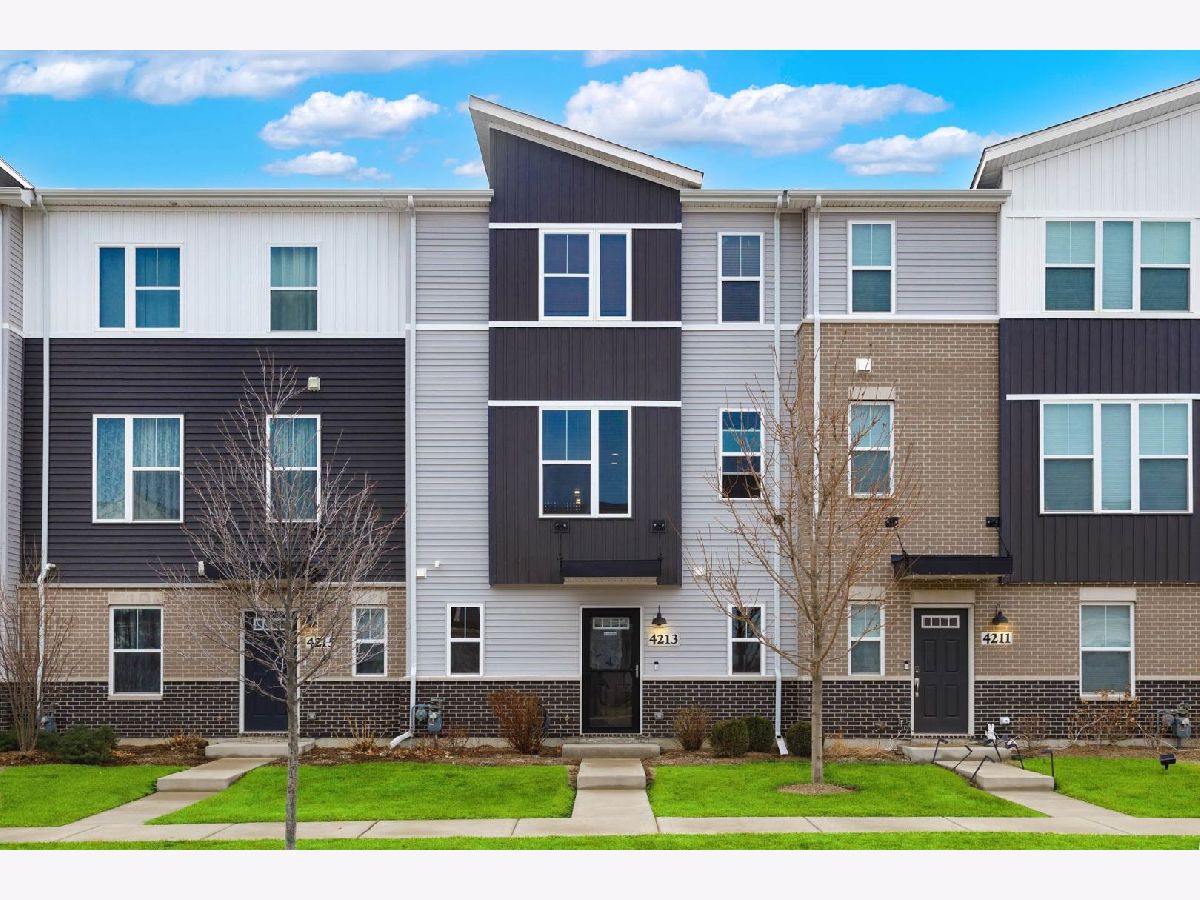  For Sale Aurora Illinois, 4213 Calder Lane