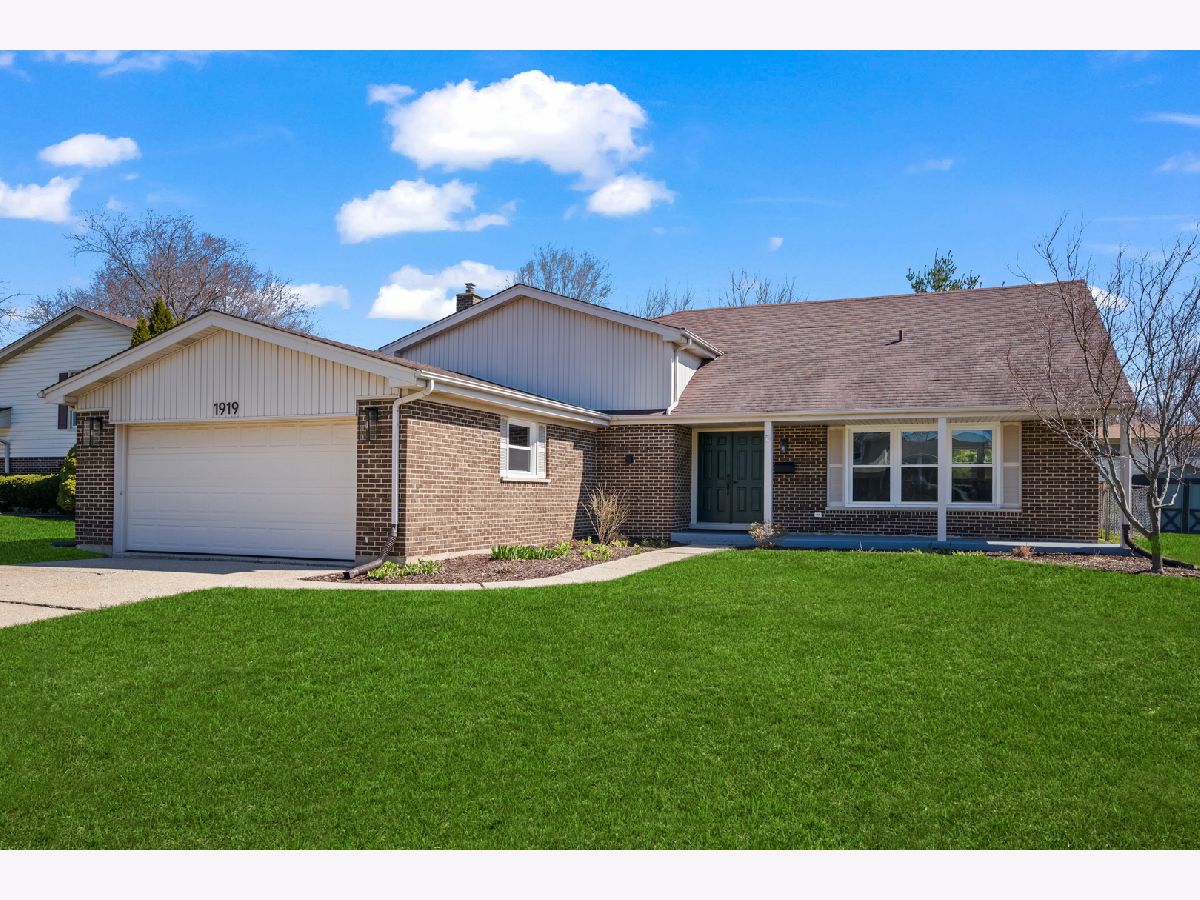 Homes & Condos & Townhomes For Sale Ivy Hill Arlington Heights Illinois, 1919 Pinetree Drive