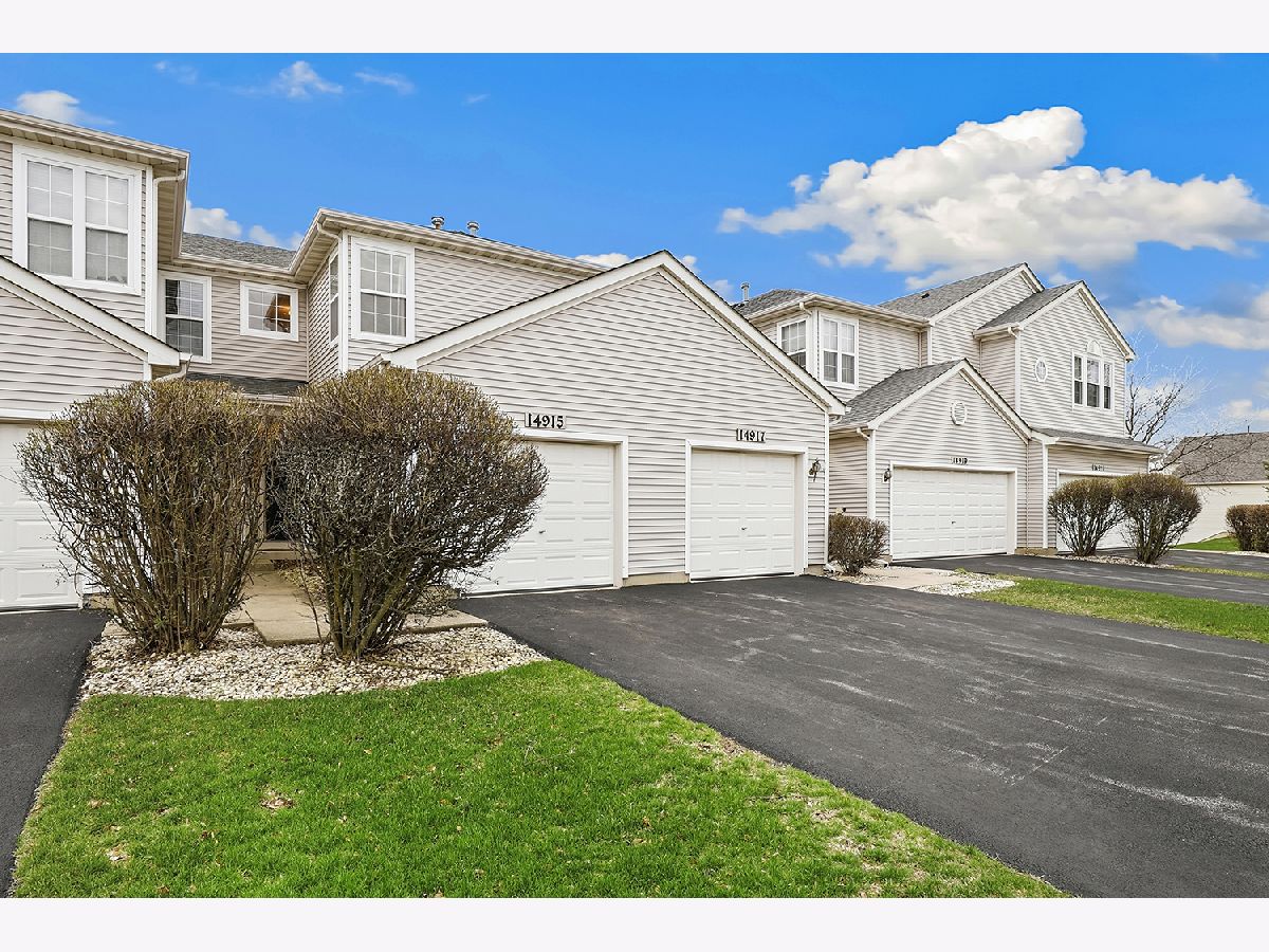 Townhomes & Condos & Homes For Sale Victoria Crossings Lockport Illinois, 14915 Victoria Crossing