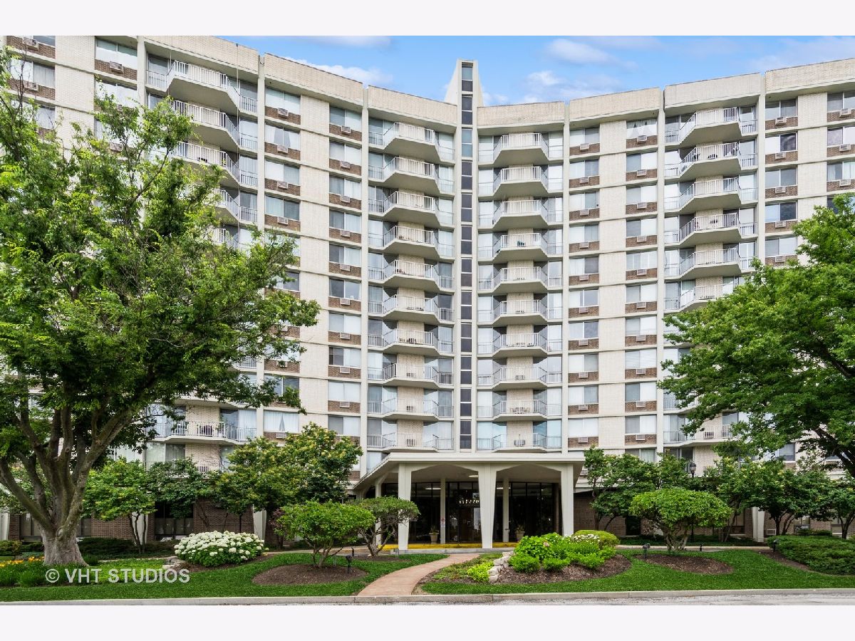  For Sale Oak Brook Illinois, 20 Tower Road