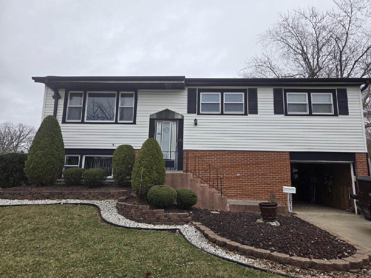 For Sale Hickory Hills Illinois, 8811 92nd Street