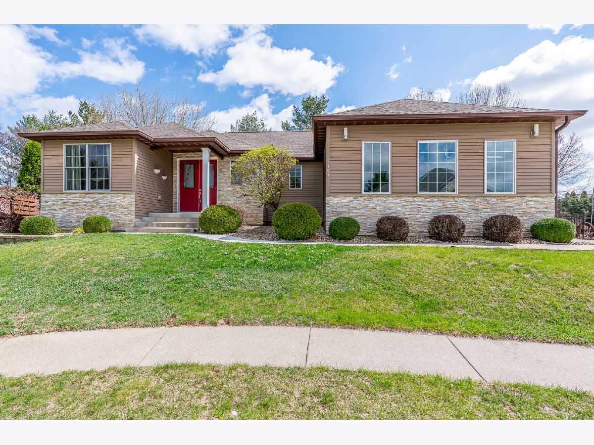 Condos & Townhomes & Homes For Sale Walton Hills Moline Illinois, 3404 77th Street Court