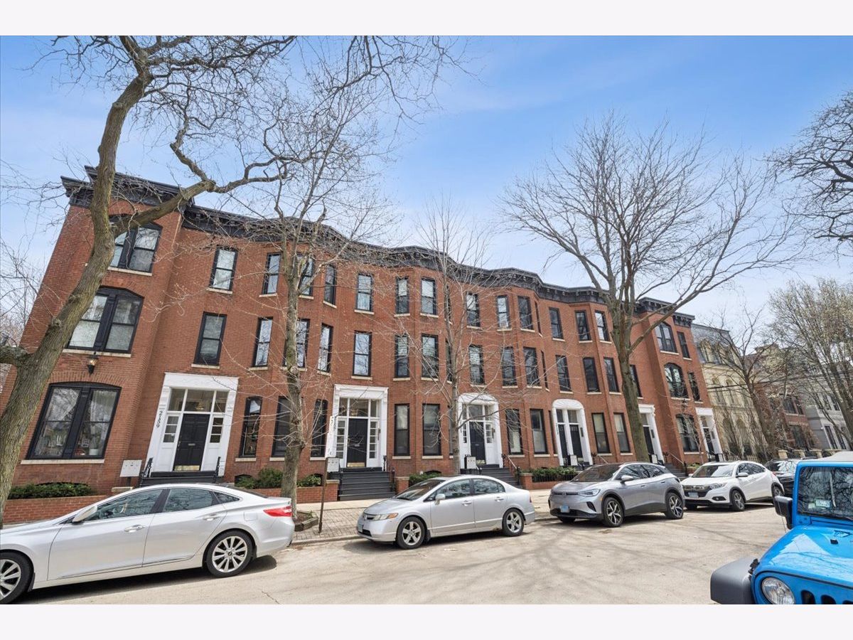 Condominiums For Sale Seminary Gardens Chicago Illinois, 2151 Seminary Avenue