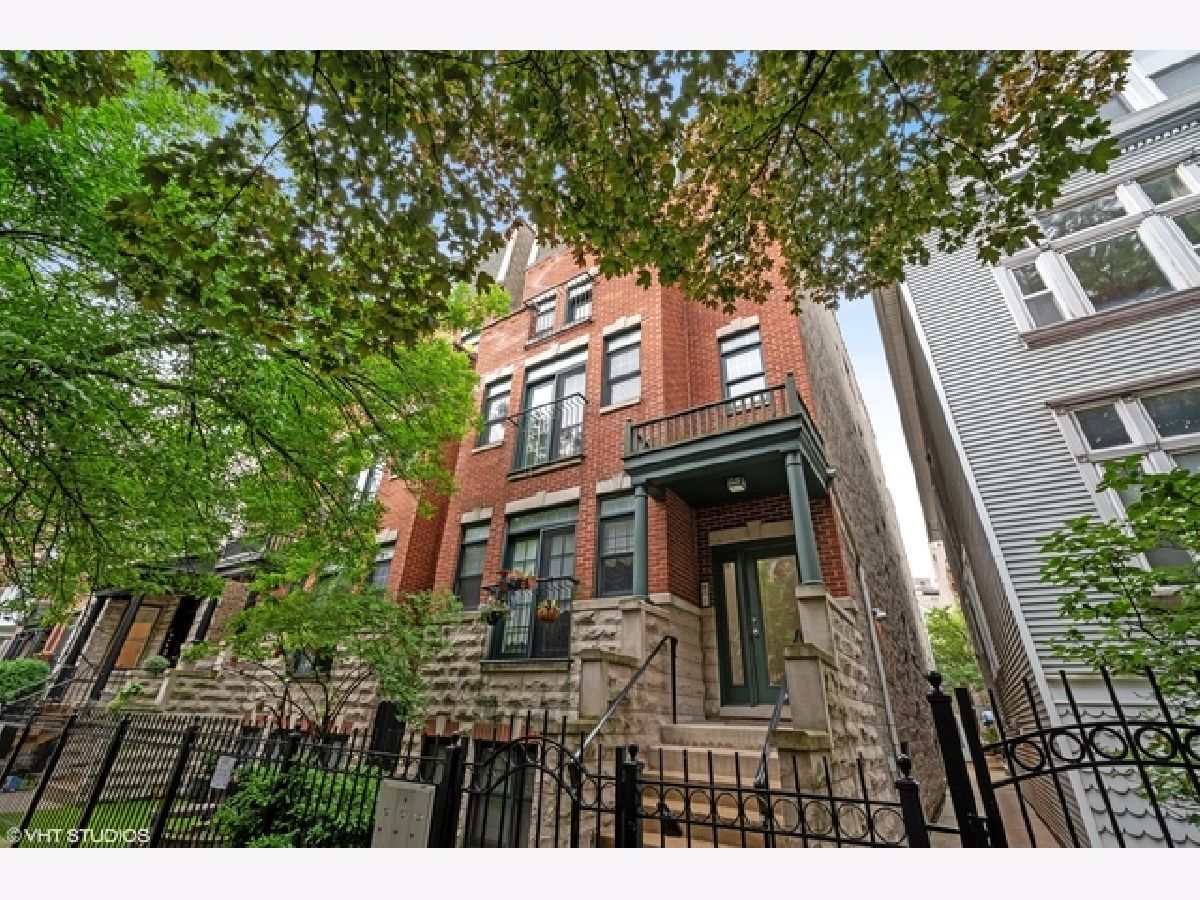  For Sale Chicago Illinois, 853 Roscoe Street