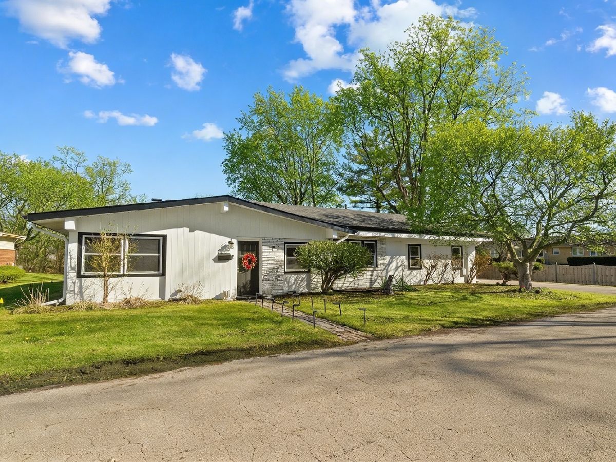  For Sale Mount Prospect Illinois, 8 Rob Road