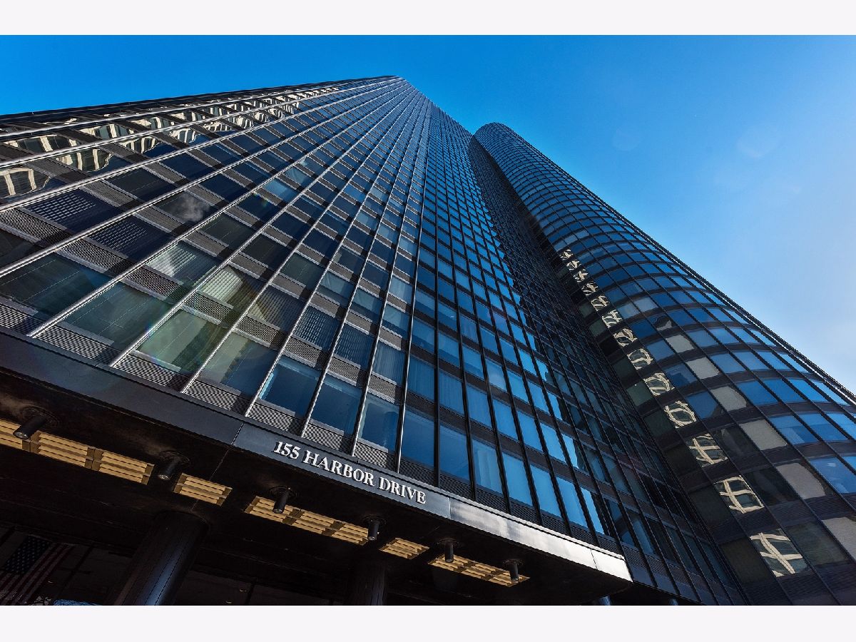 Condos & Townhomes For Sale Harbor Point Chicago Illinois, 155 Harbor Drive