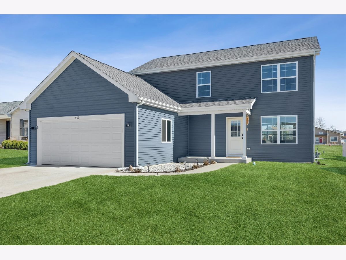  For Sale Harvard Illinois, 602 Apple Valley Road